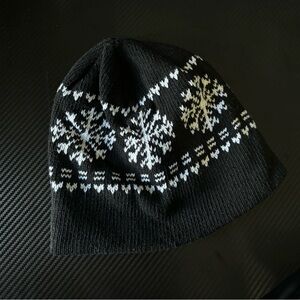 Women Black Snowflake International Hat